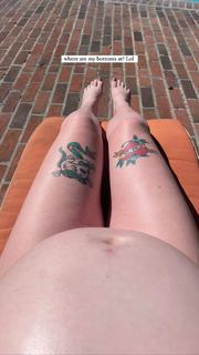 Ireland Baldwin feet photo thumbnail