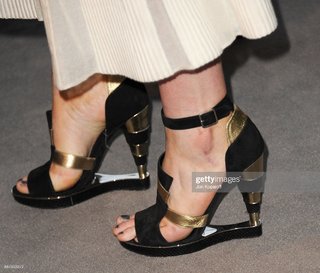 Ireland Baldwin feet photo thumbnail