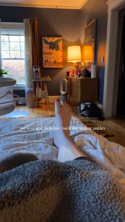 Ireland Baldwin feet photo thumbnail