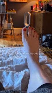 Ireland Baldwin feet photo thumbnail