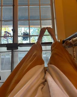 Ireland Baldwin feet photo thumbnail