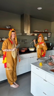 Ireland Baldwin feet photo thumbnail