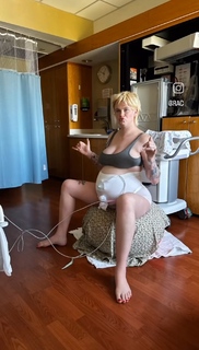 Ireland Baldwin feet photo thumbnail