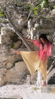 Irem Altug feet photo 2