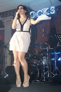 Irem Derici feet photo 12
