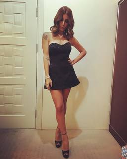 Irem Derici feet photo 11