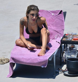 Irem Derici feet photo 5
