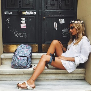 Irem Derici feet photo 4