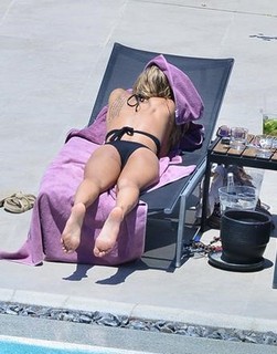 Irem Derici feet photo 12