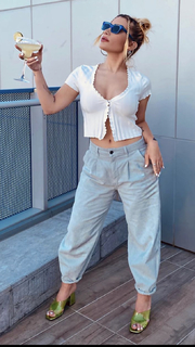 Irem Derici feet photo 9