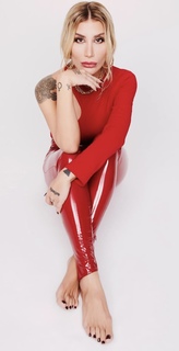 Irem Derici feet photo 11
