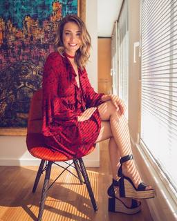 Irem Sak feet photo thumbnail