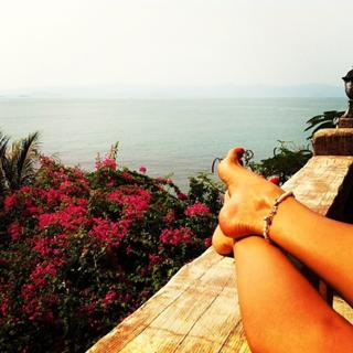 Irena Ponaroshku feet photo thumbnail