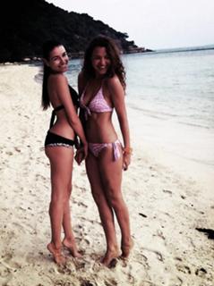 Irena Ponaroshku feet photo thumbnail