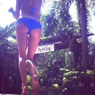 Irena Ponaroshku feet photo thumbnail