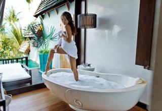 Irena Ponaroshku feet photo thumbnail