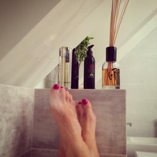 Irena Ponaroshku feet photo thumbnail