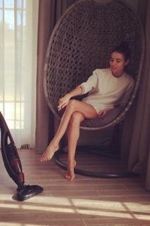 Irena Ponaroshku feet photo thumbnail