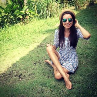 Irena Ponaroshku feet photo thumbnail