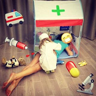 Irena Ponaroshku feet photo thumbnail