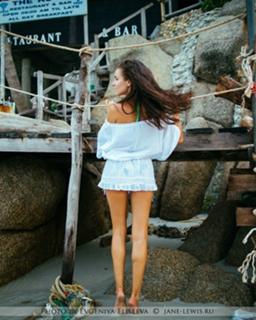 Irena Ponaroshku feet photo thumbnail