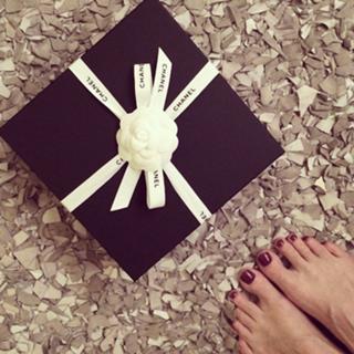 Irena Ponaroshku feet photo thumbnail