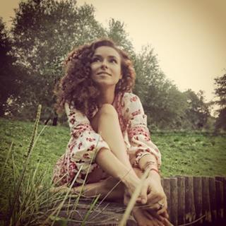 Irena Ponaroshku feet photo thumbnail