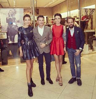 Irena Ponaroshku feet photo thumbnail