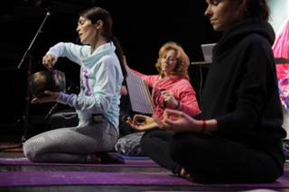 Irena Ponaroshku feet photo thumbnail