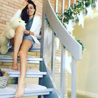 Irena Ponaroshku feet photo thumbnail