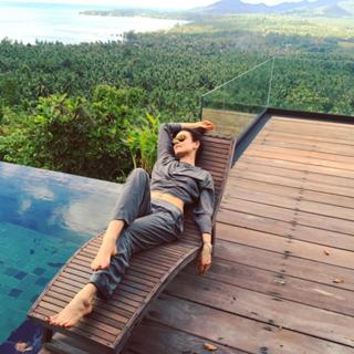 Irena Ponaroshku feet photo thumbnail