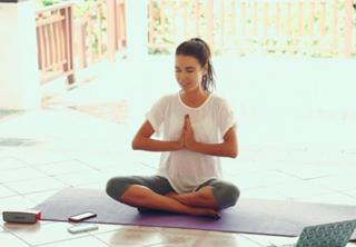 Irena Ponaroshku feet photo thumbnail