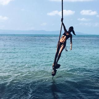 Irena Ponaroshku feet photo thumbnail