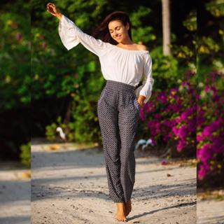 Irena Ponaroshku feet photo thumbnail