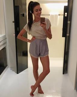 Irena Ponaroshku feet photo thumbnail