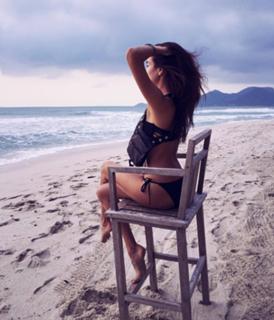 Irena Ponaroshku feet photo thumbnail