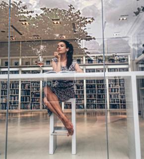 Irena Ponaroshku feet photo thumbnail