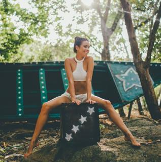 Irena Ponaroshku feet photo thumbnail