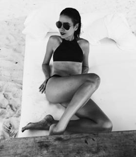 Irena Ponaroshku feet photo thumbnail