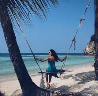 Irena Ponaroshku feet photo thumbnail