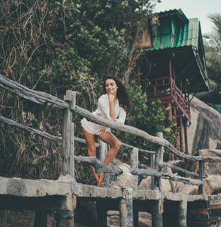 Irena Ponaroshku feet photo thumbnail