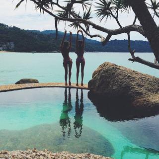 Irena Ponaroshku feet photo thumbnail