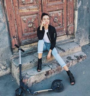 Irena Ponaroshku feet photo thumbnail