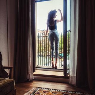 Irena Ponaroshku feet photo thumbnail