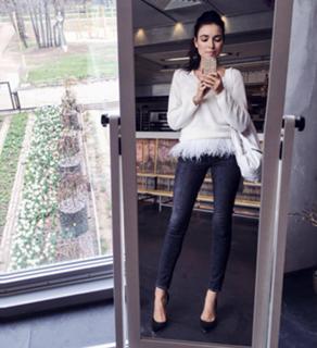 Irena Ponaroshku feet photo thumbnail