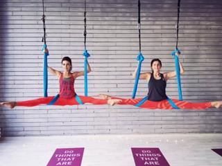 Irena Ponaroshku feet photo thumbnail