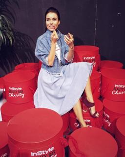 Irena Ponaroshku feet photo thumbnail