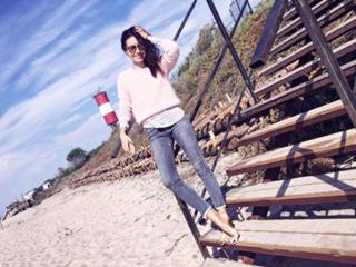 Irena Ponaroshku feet photo thumbnail