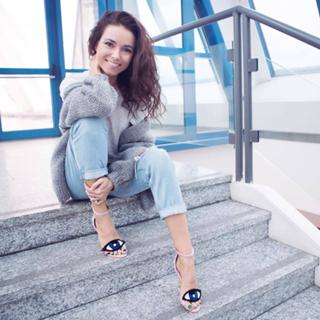 Irena Ponaroshku feet photo thumbnail