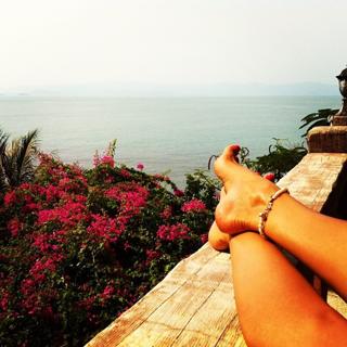 Irena Ponaroshku feet photo thumbnail